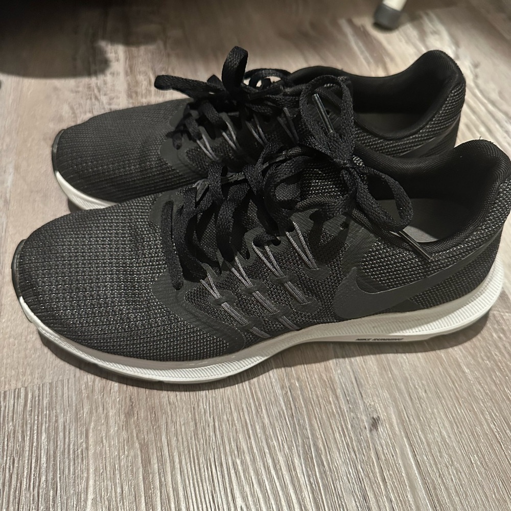 Nike Women’s Black and White Athletic Shoes